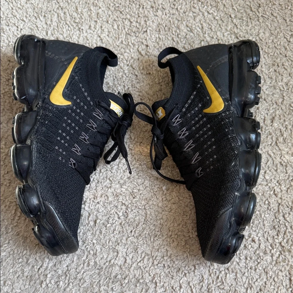 Nike vapor max Black Knit Running Sneakers with Gold Swoosh - Picture 1 of 8